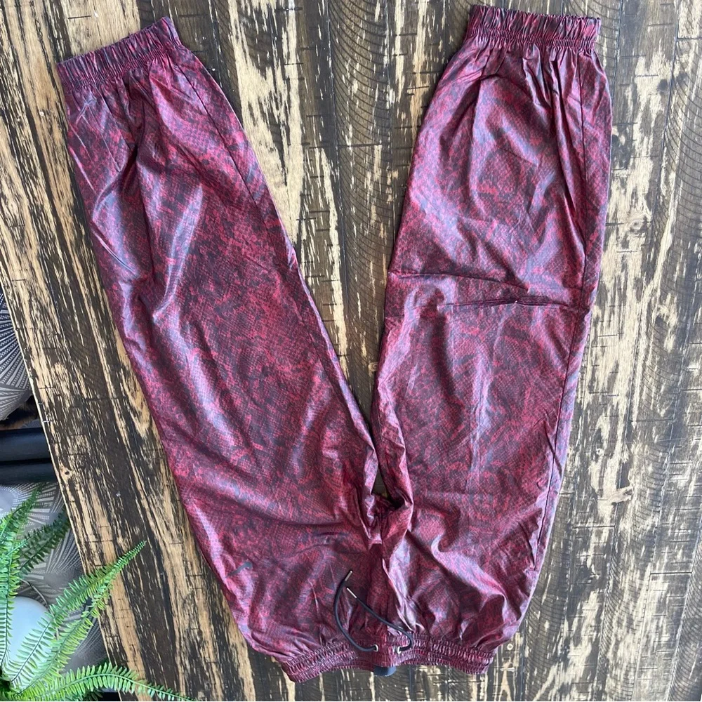 NIKE Maroon Red Snakeskin Windbreaker Pants - SMALL